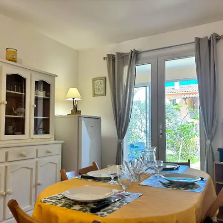 Apartment Hye680-a26 T3 Rez De Jardin 4 Personnes Hyeres